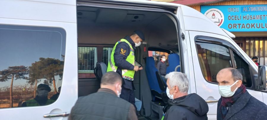 SERVİS ARAÇLARI DENETLENDİ