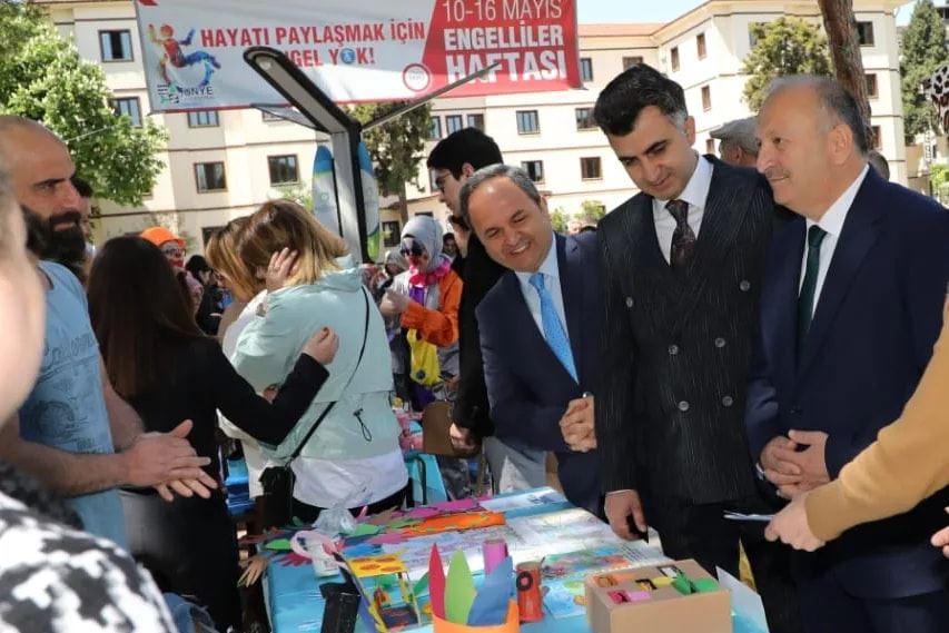 ÖZEL ÖĞRENCİLERİN SERGİSİ BÜYÜK İLGİ GÖRDÜ