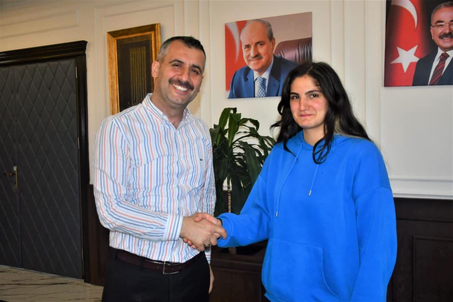 BİLEĞİNİN HAKKIYLA!
