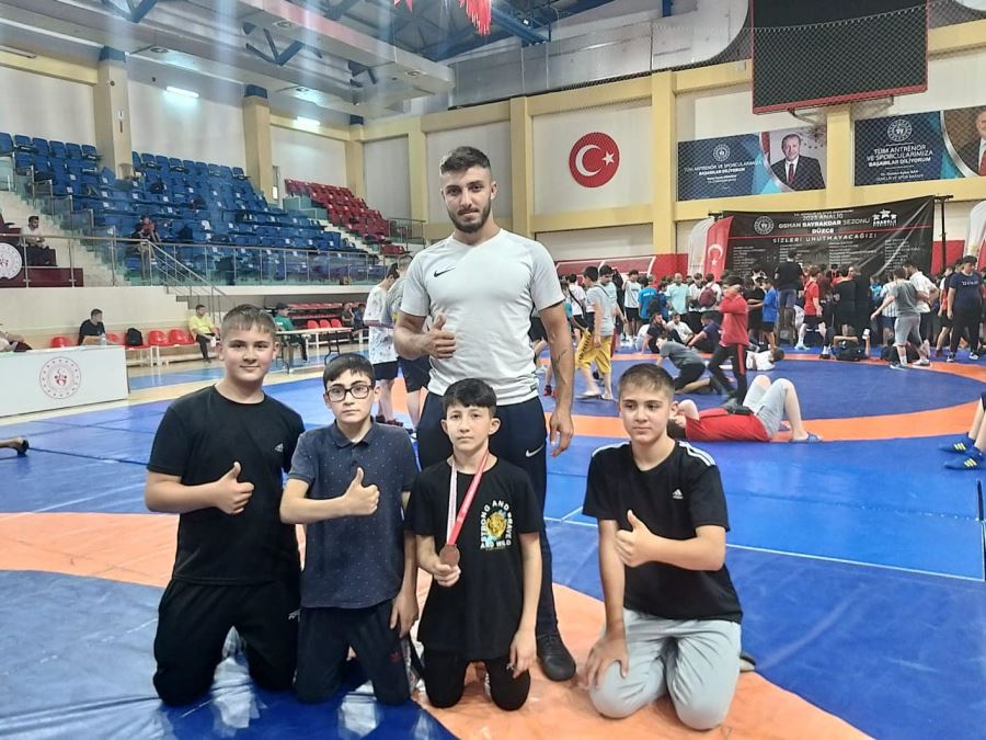GURURLANDIRIYOR