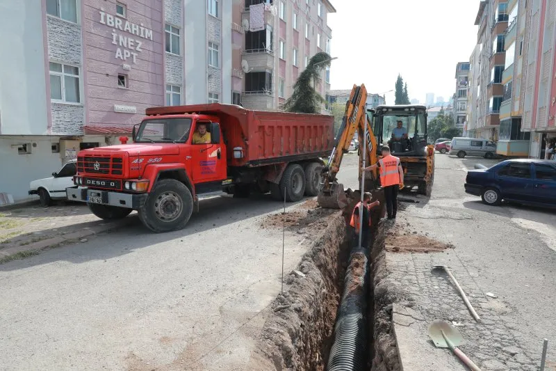 YAĞMUR SUYU HATLARI YENİLENİYOR