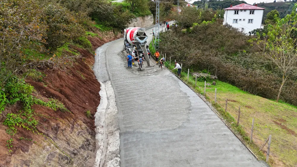 ÖRENCİK’E BETON YOL