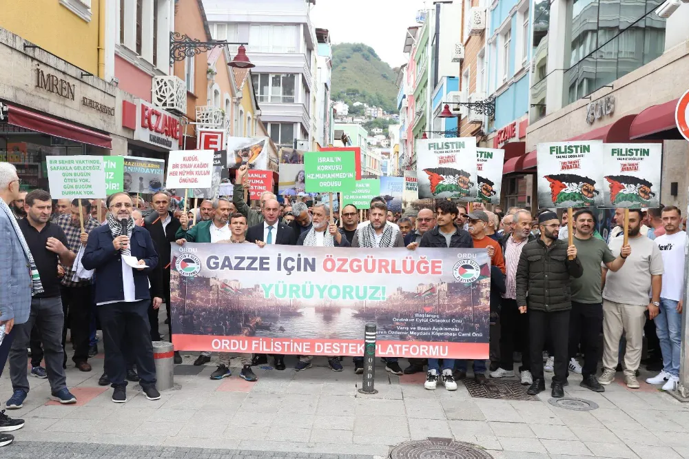 ÖZGÜRLÜK İÇİN YÜRÜDÜLER!