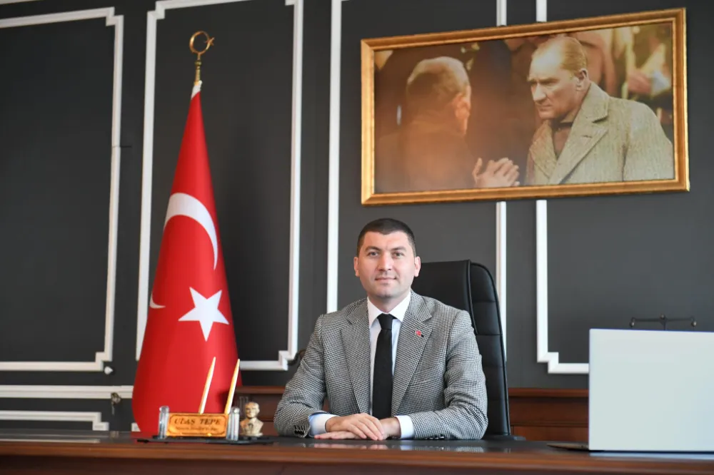 “HEP BİZİMLESİN ATAM”