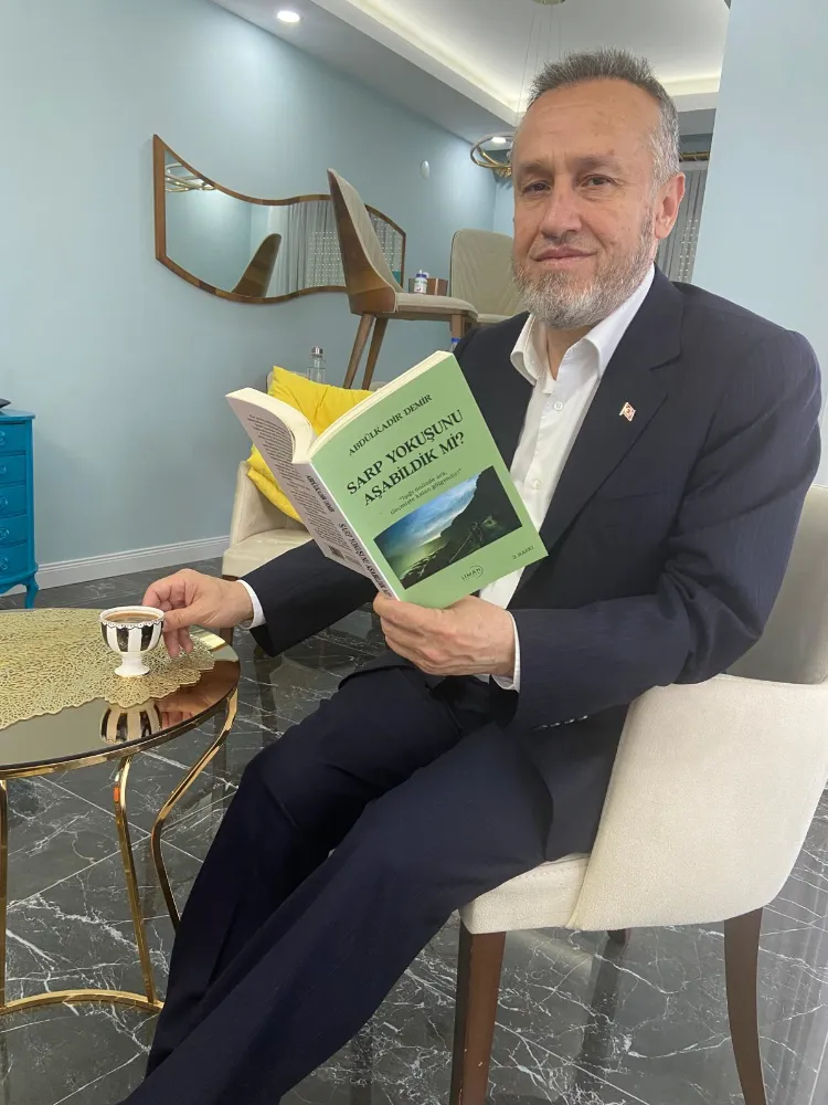 5. KİTABINI ÇIKARDI!