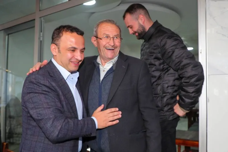 HALK İLE İÇ İÇE!