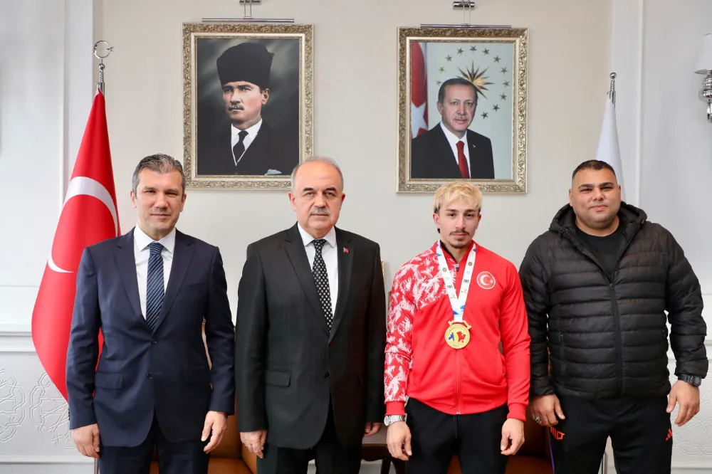 ŞAMPİYON HALTERCİYİ ÖDÜLLENDİRDİ
