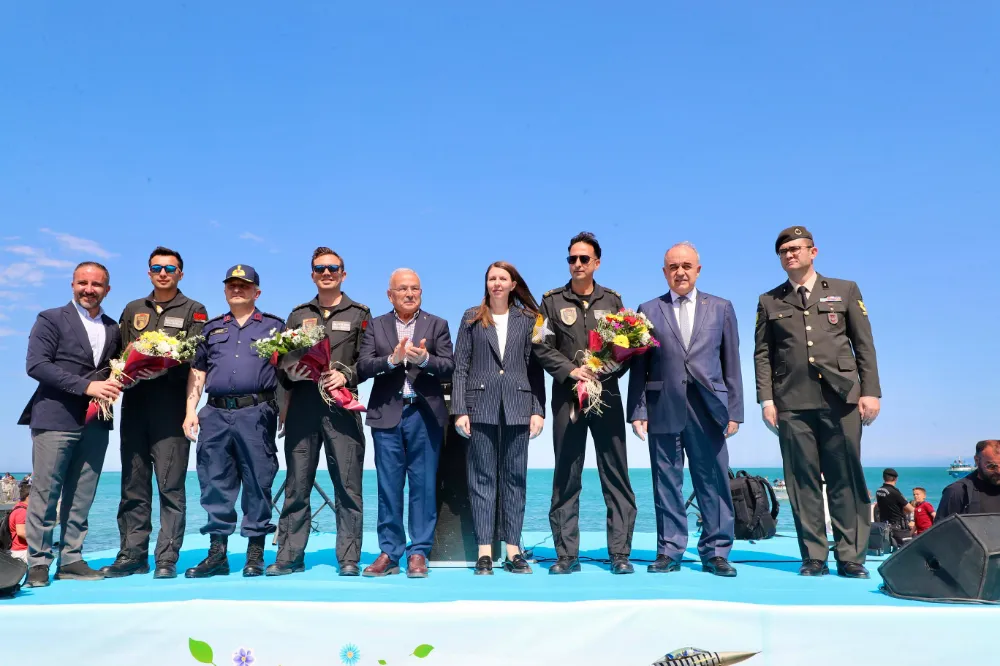 GÖKYÜZÜNDE SOLOTÜRK, YERYÜZÜNDE ŞENLİK!