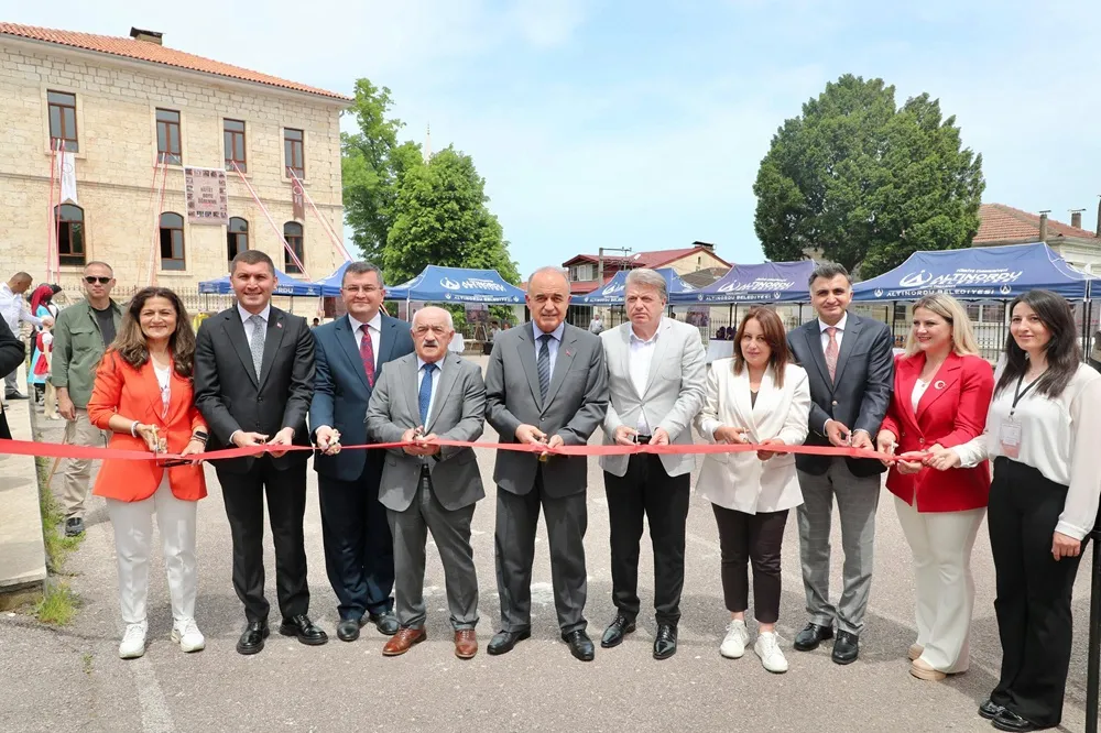 ZANAATKÂRLAR, ÜRETİMLERİNİ SERGİLEDİ!