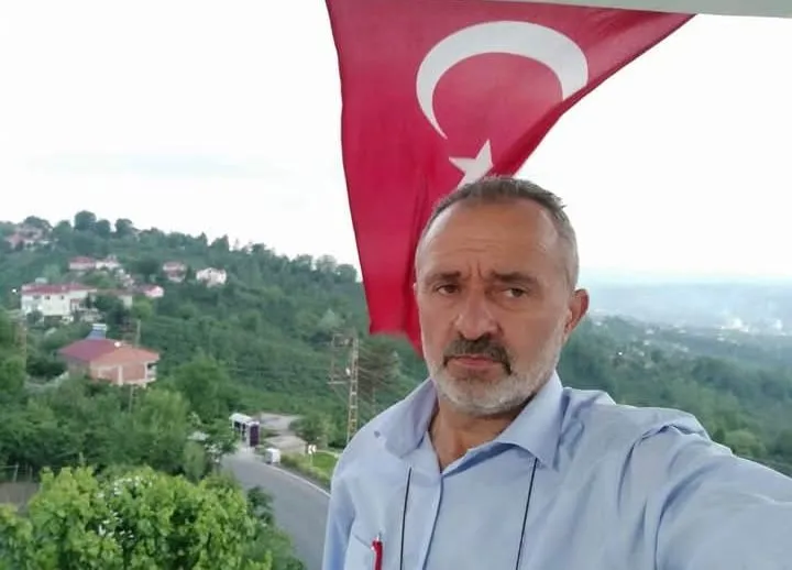 ÖRNEK MUHTAR: ÖĞRENCİLERİ ÜCRETSİZ TAŞIYOR! 