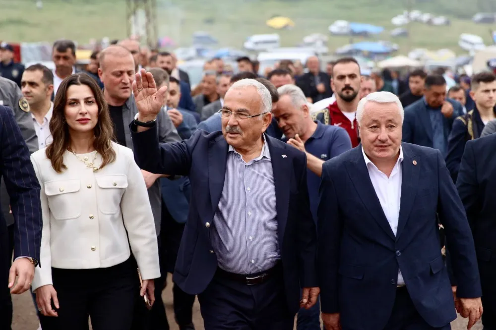BAŞKAN GÜLER’E SEVGİ SELİ