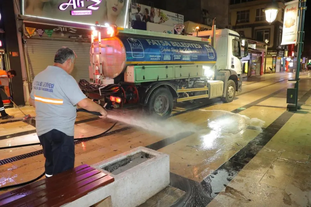 GECE GÜNDÜZ DEMİYOR!