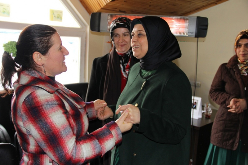 NİLGÜN TOMAKİN DUR  DURAK BİLMİYOR